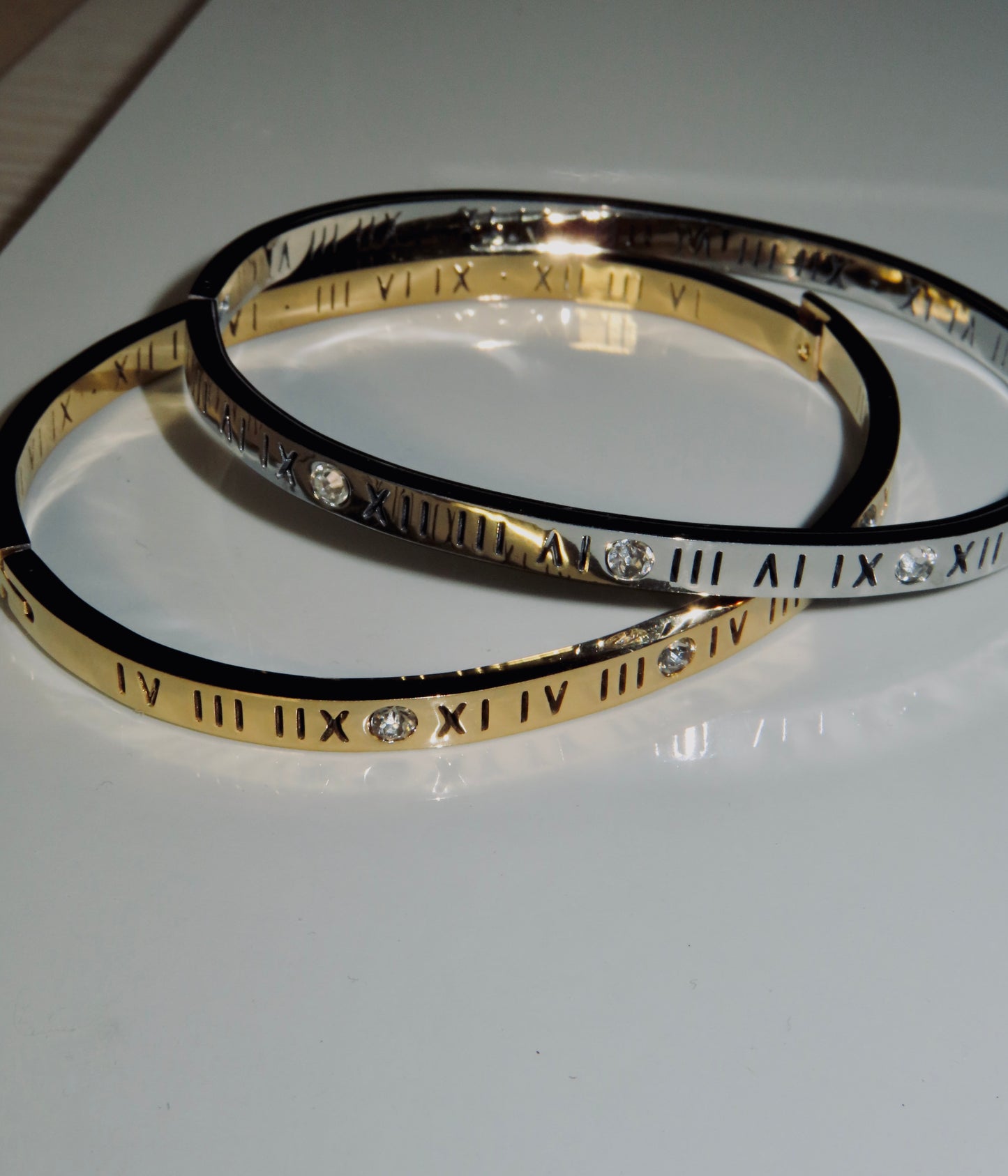 Roman Times Single Band Bangle (Tarnish Free)