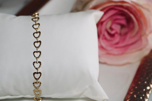 Simple Heart Bracelet (Tarnish Free)