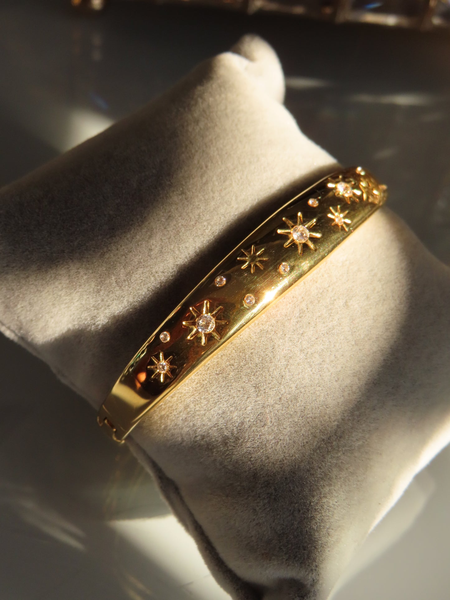 Aurora Elevated Bangle (Tarnish Free)